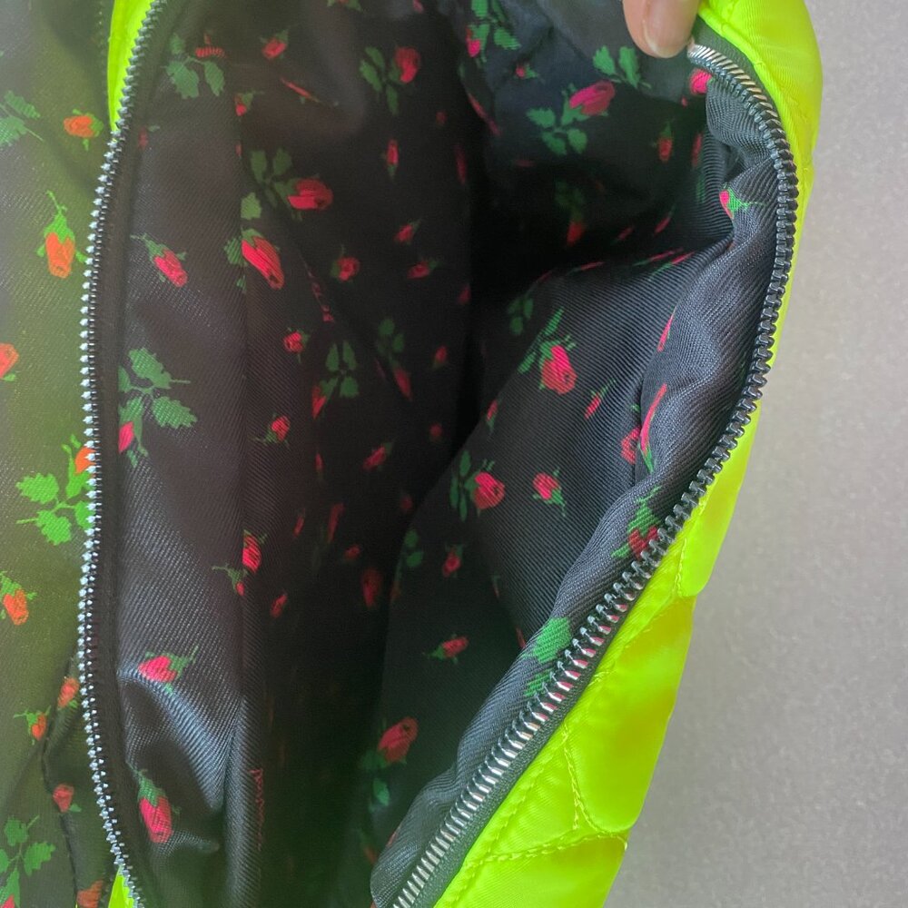 Betsey Johnson Quilted Heart Double Zip Large Green Makeup Bag 12.5" L x 9"H x 4 - Picture 6 of 10